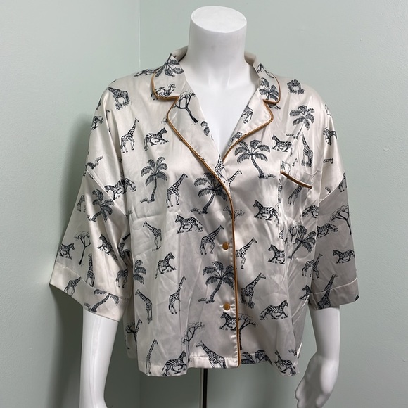 Z SUPPLY JOLIE SAFARI SATIN LOUNGE PAJAMA TOP NEW - Picture 2 of 7